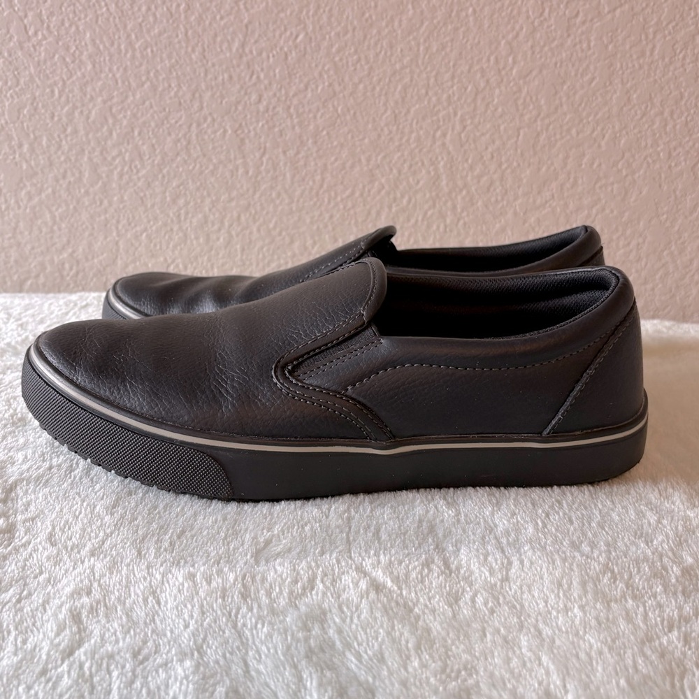 👔 Black Slip-On slip-resistant Shoes size 9 wide